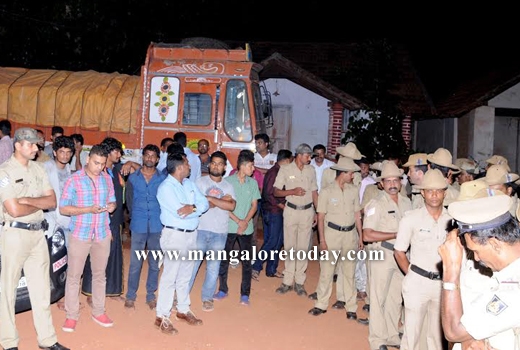 Cops, public protest against Circle Inspector  Pramod’s alleged suspension 1